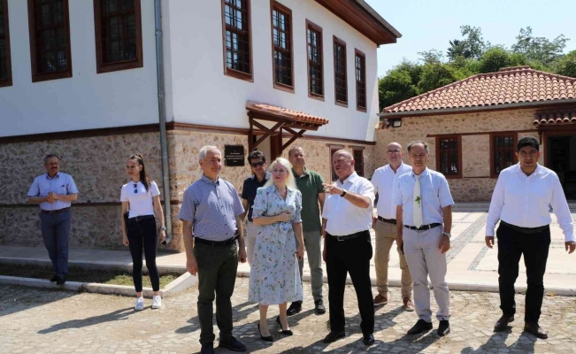 Rektör Özkan: "Üniversitemiz ve BATEM, araştırmalarıyla Antalya tarımına öncü olmaya devam ediyor"