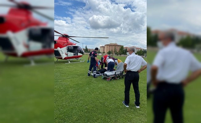 Kalp rahatsızlığı geçiren adam hava ambulansıyla alındı