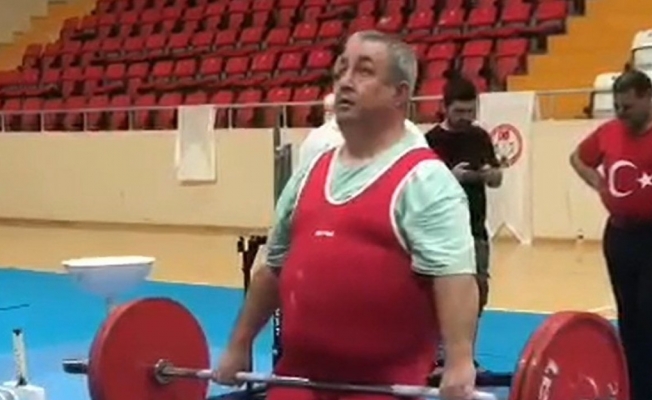 Görme engelli sporcudan halterde Türkiye üçüncülüğü