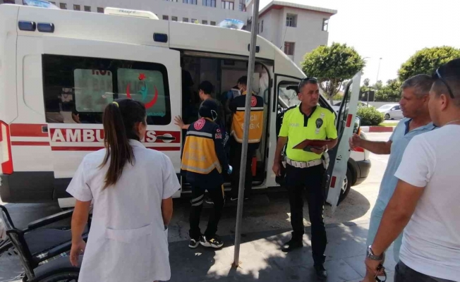 Antalya’da 12 yaşındaki bisikletli çocuk minibüs çarpması sonucu yaralandı