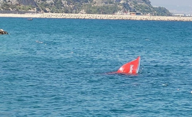 Antalya’da su alan sürat teknesi battı