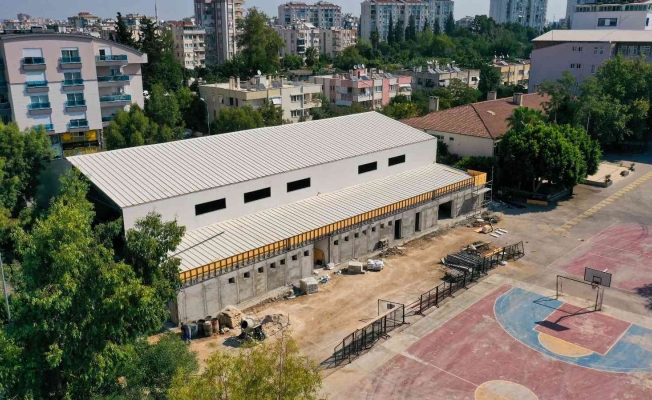 Muratpaşa’da öğrencilere bir spor salonu daha