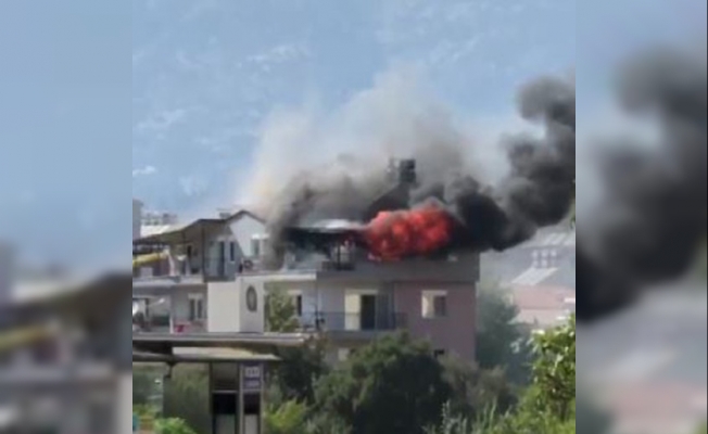 Antalya’da daire alev alev yandı