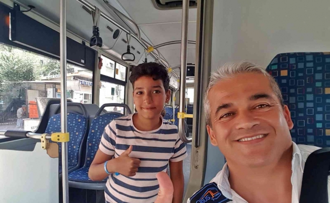 Turist aile çocuklarını otobüste unuttu, korku ve gözyaşları şoförle çekilen ’selfie’ ile son buldu