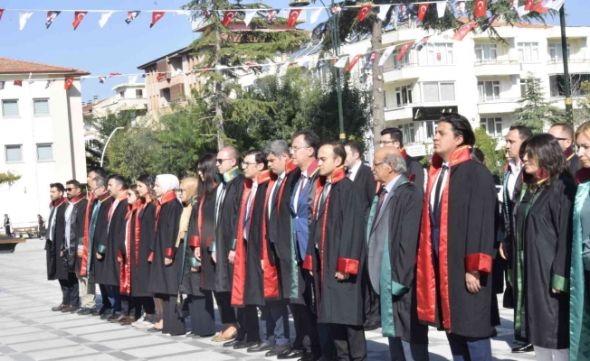 Burdur’da, yeni adli yıl çelenk sunma töreni ile başladı