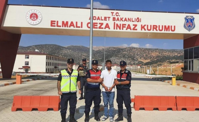 Antalya’da 6 yıl hapis cezası bulunan şüpheli jandarmaya takıldı