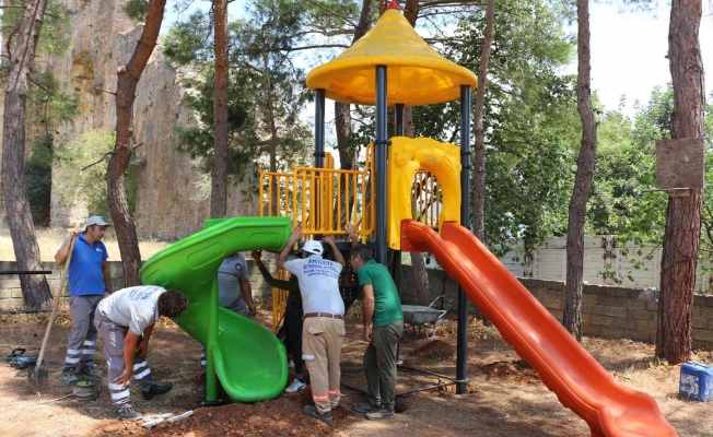 Büyükşehir’den Serik’in 3 mahallesine oyun parkı