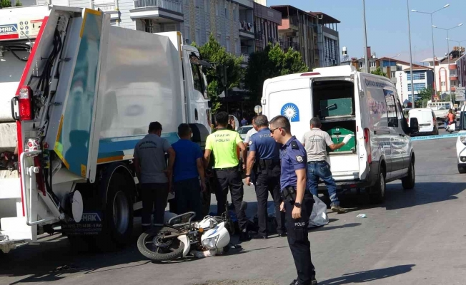 Çöp kamyonunun altında kalan motosiklet sürücüsü öldü