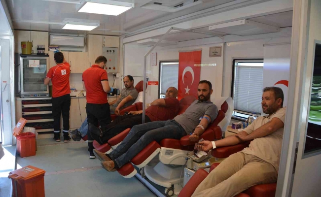 Korkuteli Sanayi Sitesi esnafı Kızılay’a kan bağışında bulundu