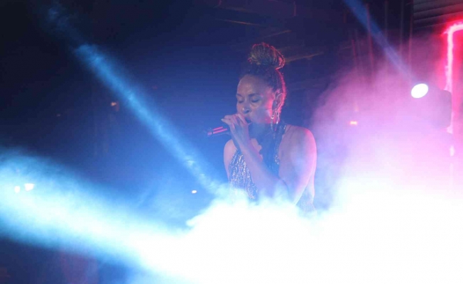 Alman şarkıcı Oceana Alanya’da sahne aldı