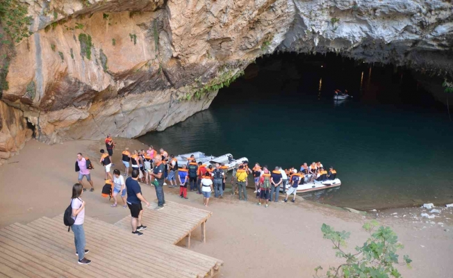 Türkiye’nin en uzun yeraltı gölüne ziyaretçi akını