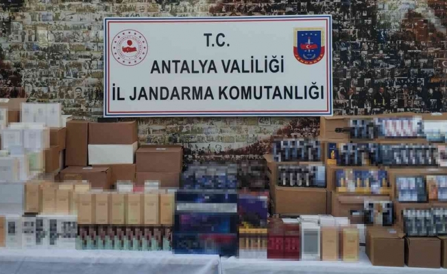 Manavgat’ta kaçak parfüm ve sigara operasyonu