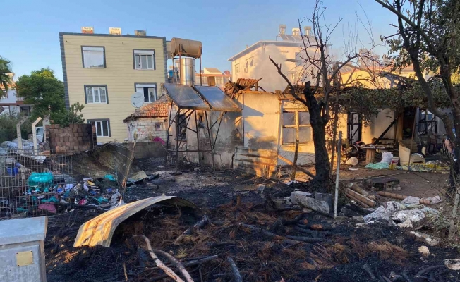 Antalya’da tarım işçilerinin kaldığı ev alev alev yandı