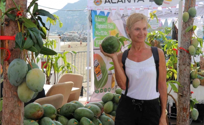 Alanya’da üretilen 32 tropikal meyve festivalde buluştu