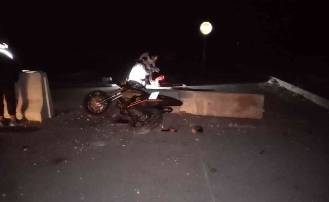 Motosikletiyle beton bariyerlere çarpan Rus hayatını kaybetti