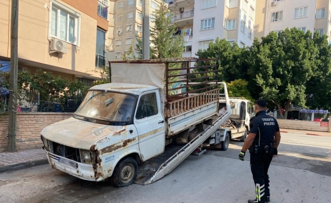Antalya’da uygunsuz park eden ve hurda araçlar sorgulandı