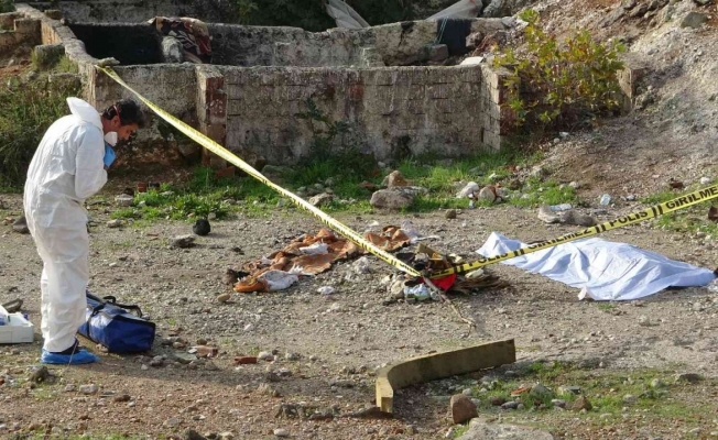 Antalya’da boş arazi içerisinde kadın cesedi bulundu