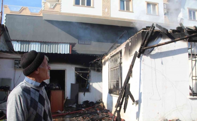 Antalya’da yaşlı adamın evi ve biriktirdiği kira parası yandı