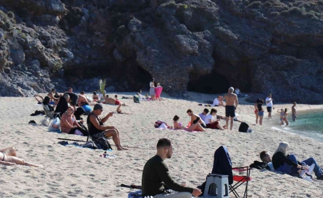 Yılın son gününde Alanya’da sahillerinde yoğunluk yaşandı