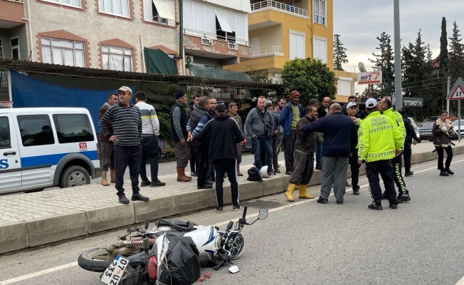 Gazipaşa’da otomobilin motosiklete çarptığı kazada 2 kişi yaralandı