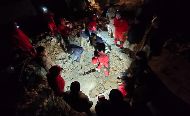 AKUT Alanya ekibi deprem bölgesinde 16 vatandaşı kurtardı