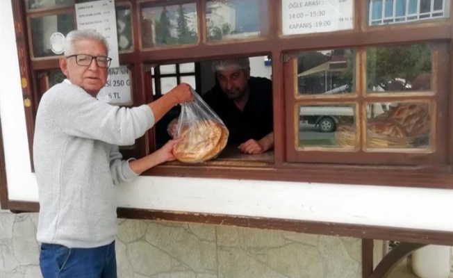Alanya Belediyesi Halk Ekmek Büfelerinde pidelere yoğun ilgi