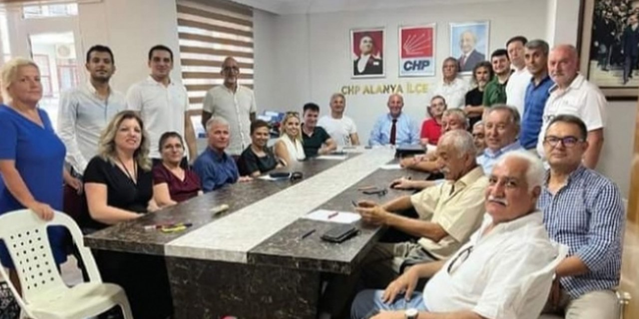 CHP Alanya'da görev toplantısı! Ünvanlar belirlendi