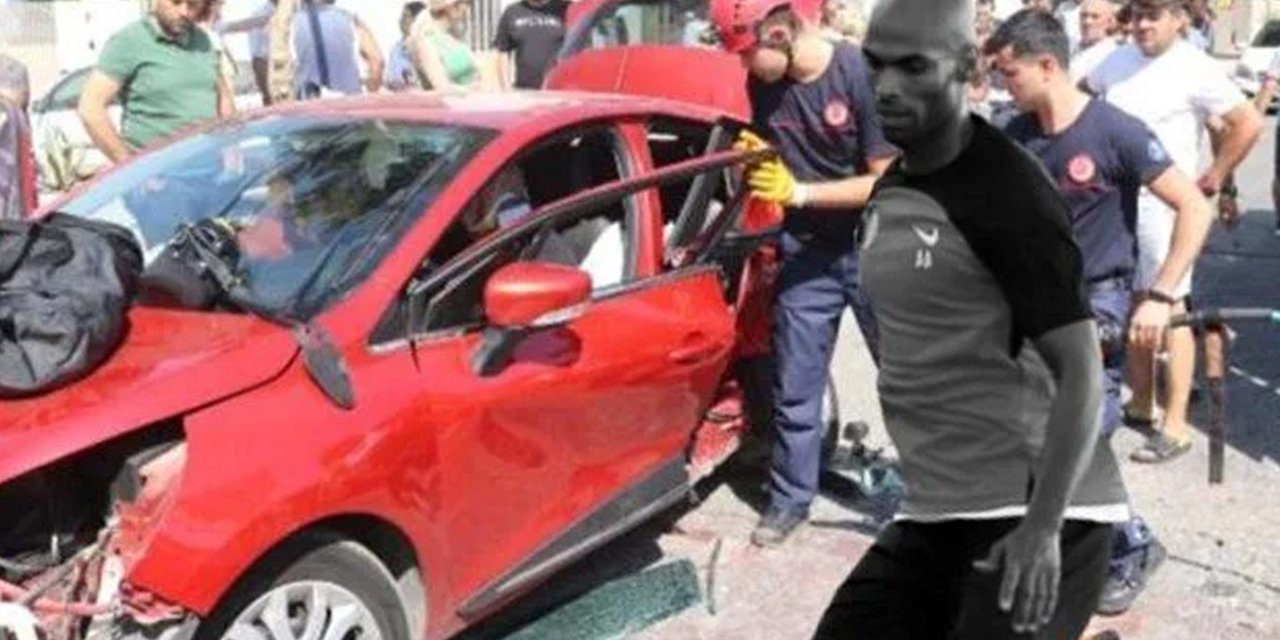 Antalyasporlu Naldo'ya büyük şok! Trafik kazasında oğlu araçtan fırlayarak ağır yaralandı
