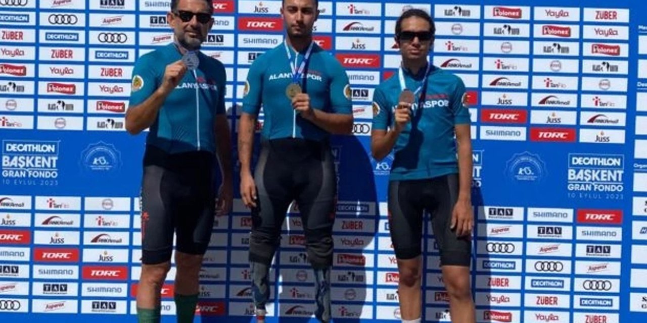Alanyaspor bisikletçileri, Başkent'te madalyalarla taçlandı!