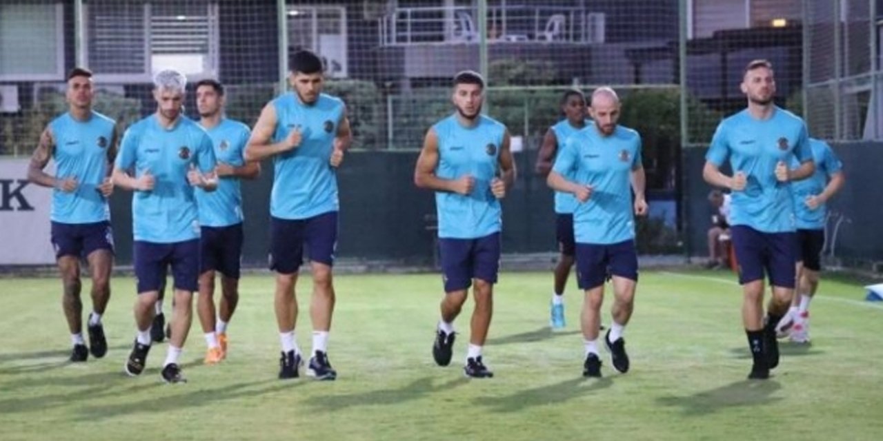 Alanyaspor, Fatih Karagümrük maçı için sahaya indi! Hazırlıklar başladı