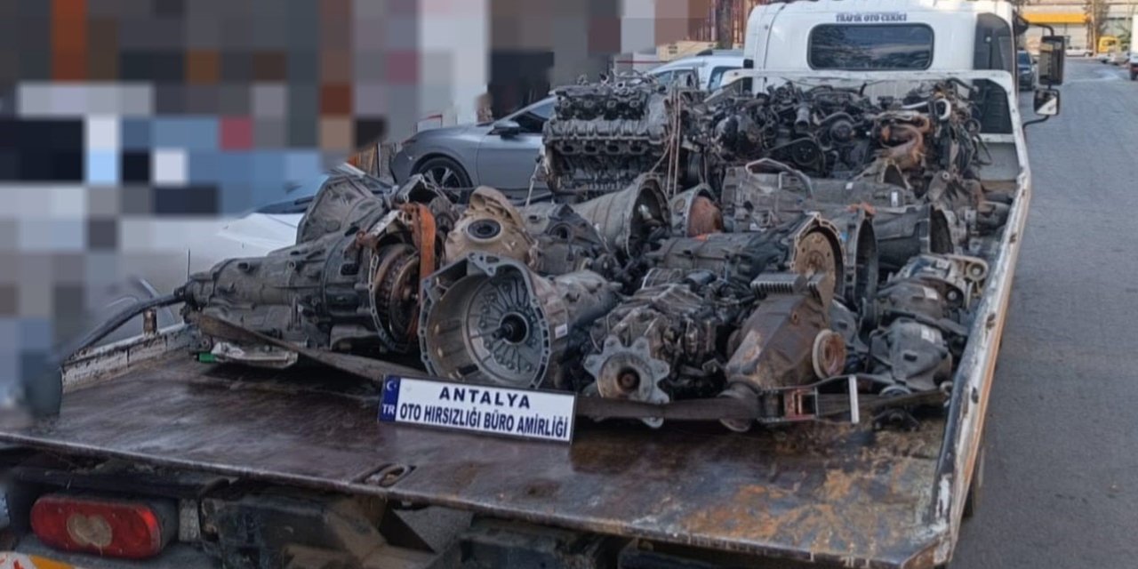 Antalya'da dev 'change' operasyonu! 7 tescil kaydı olmayan araç motoruna el konuldu