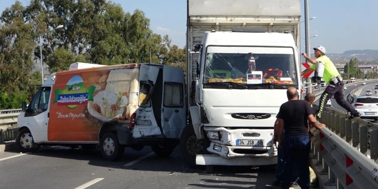 Antalya-Alanya D-400 karayolunda zincirleme kaza! 1 kişi yaralı