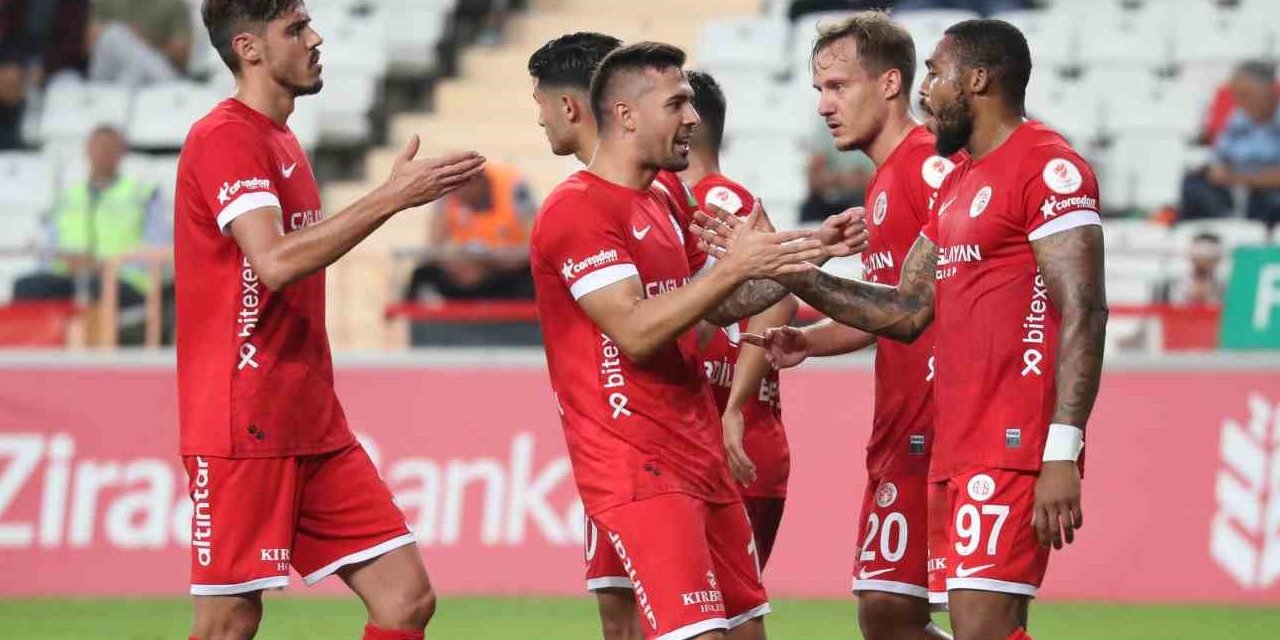Antalyaspor, kupada 4. tura yükseldi! Orduspor'u 3 golle mağlup etti