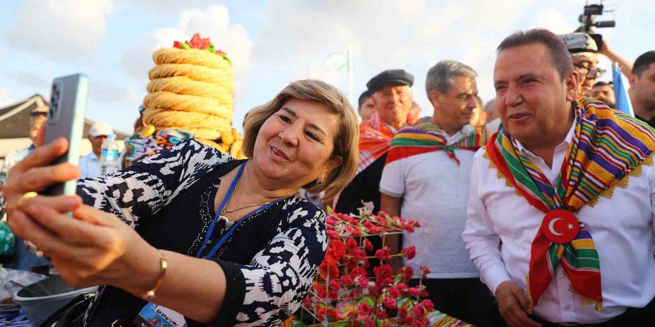 Coşku dolu açılışta 2. Uluslararası Antalya Yörük Türkmen Festivali başladı!