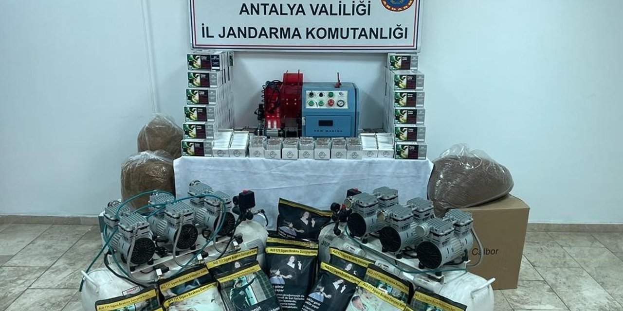 Antalya'da jandarma baskını! 60 kilo kıyılmış kaçak tütün ele geçirildi
