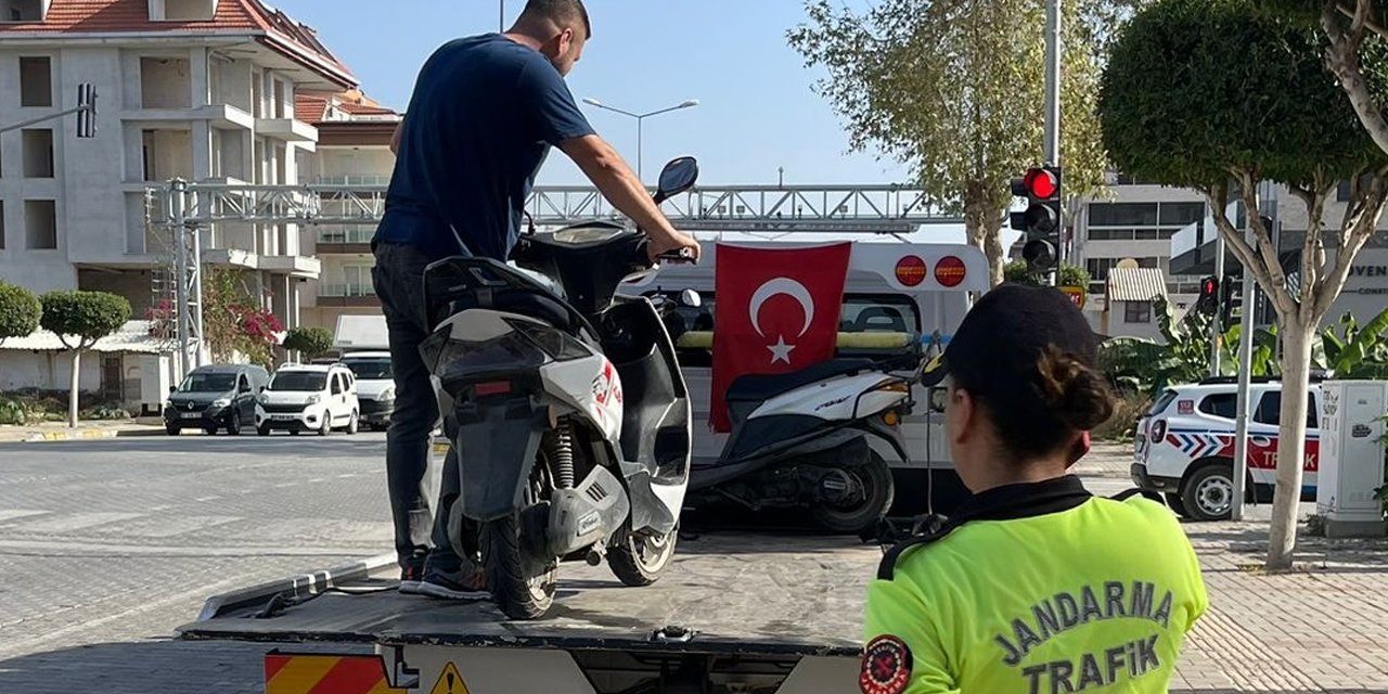 Alanya'da trafik uygulaması! 3 aranan şahıs jandarma tarafından yakalandı
