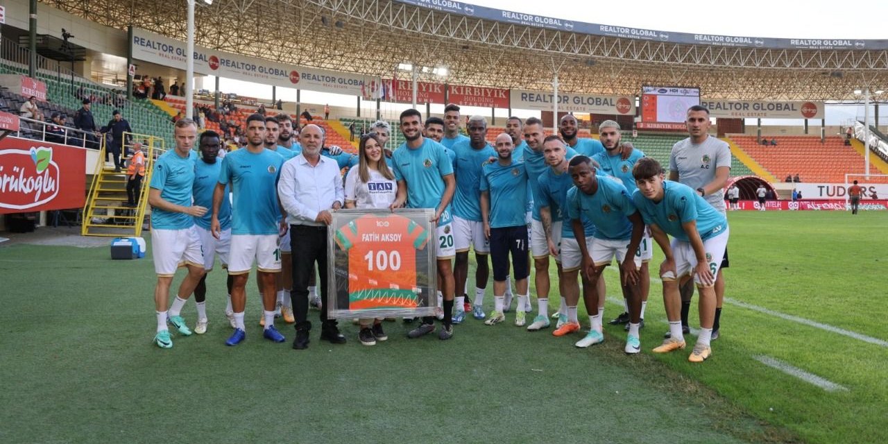 Fatih Aksoy, 100. maçına çıkmanın onurunu yaşıyor!