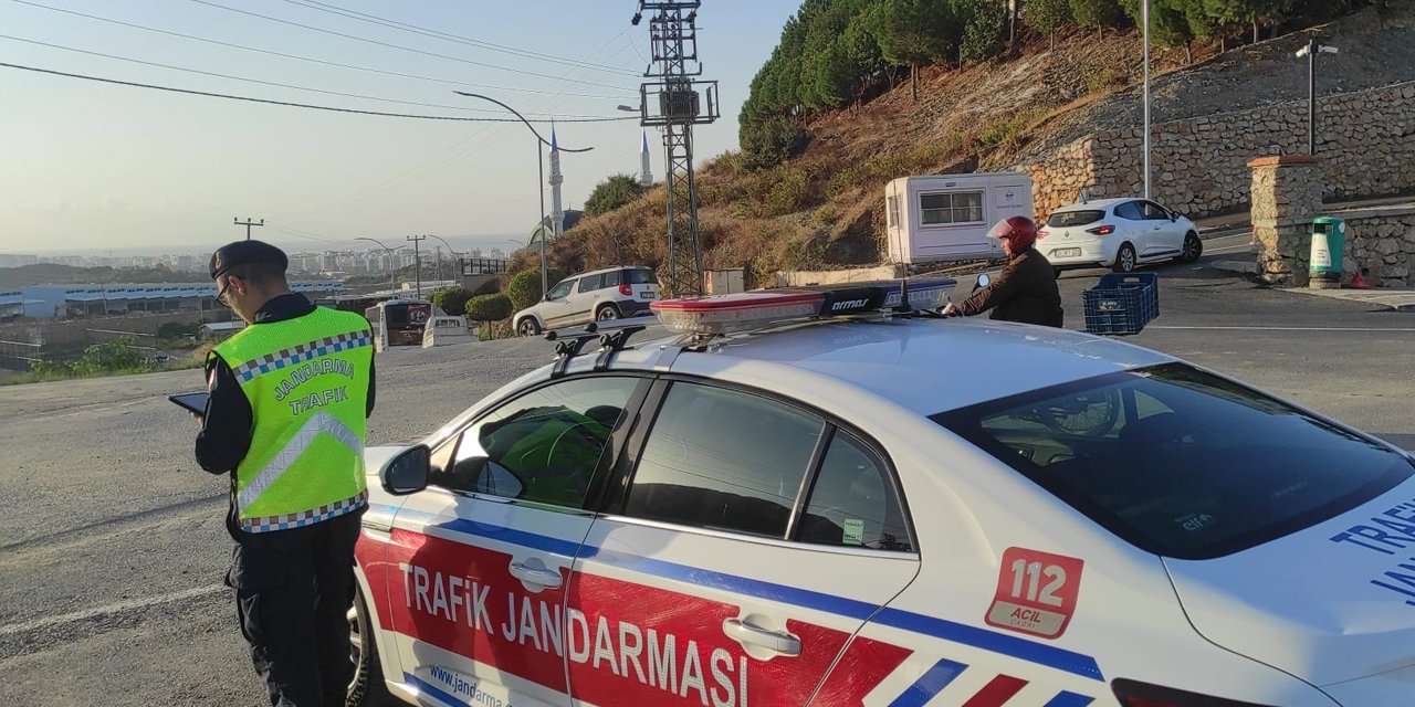 Alanya'da trafik uygulaması! 48 araca ceza yağdı
