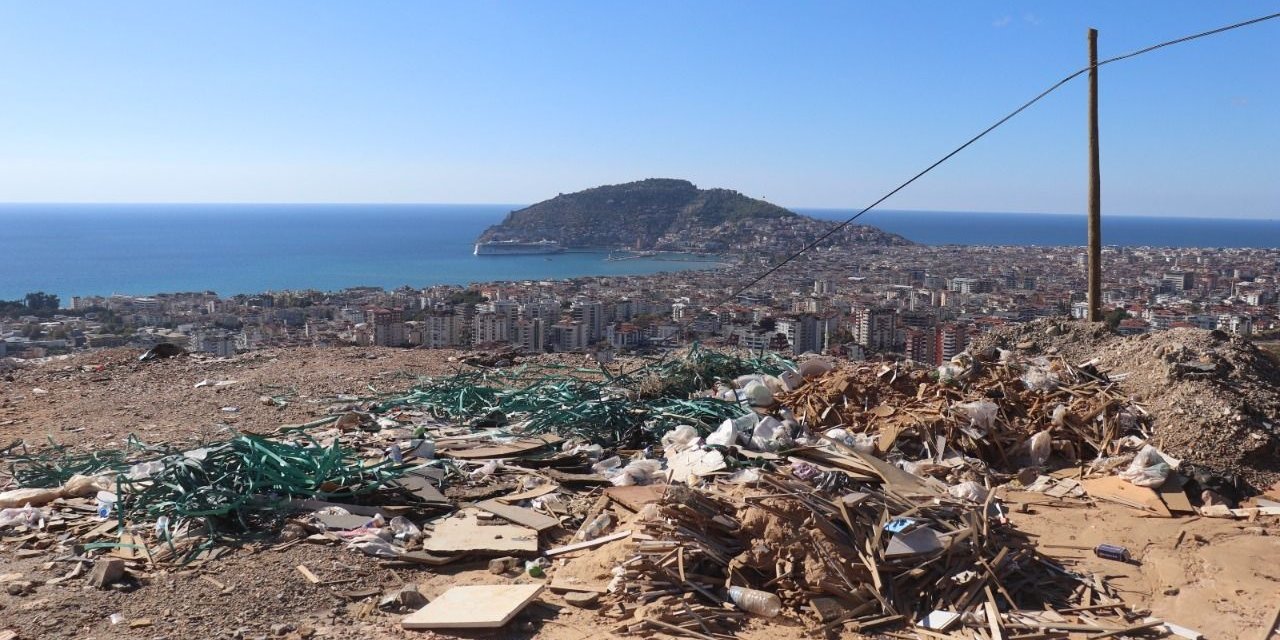 Çözüm Bekleniyor: Alanya'da Atık Sorunu Vatandaşları Endişelendiriyor