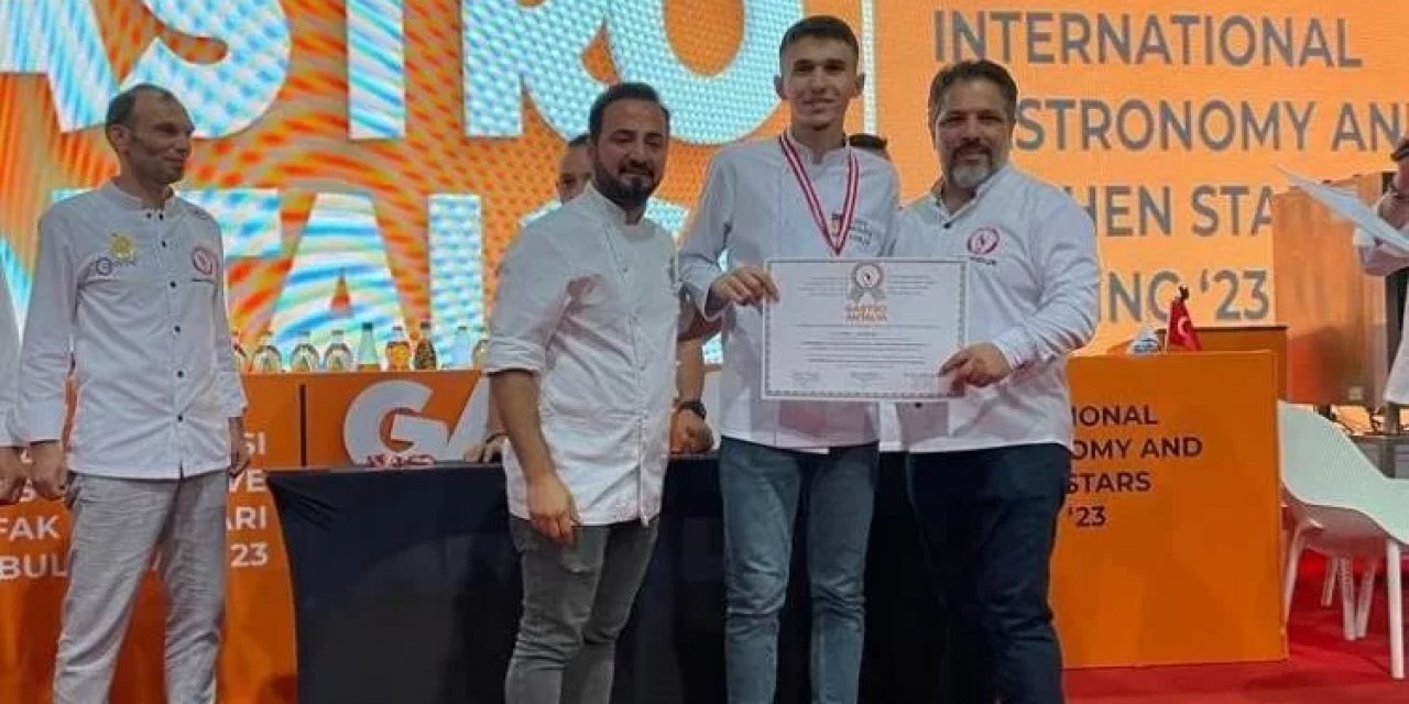 Alanya Üniversitesi Öğrencilerinden Gümüş Madalya Sevinci