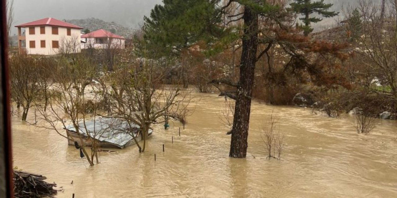 Alanya'yı Vuran Şiddetli Yağış ve Fırtına Felaketi!