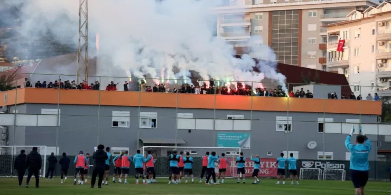 Alanyaspor taraftarları, Konyaspor deplasmanında takımlarını yalnız bırakmadı