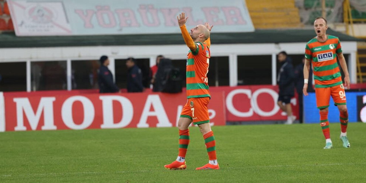Alanyaspor'da Efecan Karaca sevinci! Sezonun ilk golünü attı