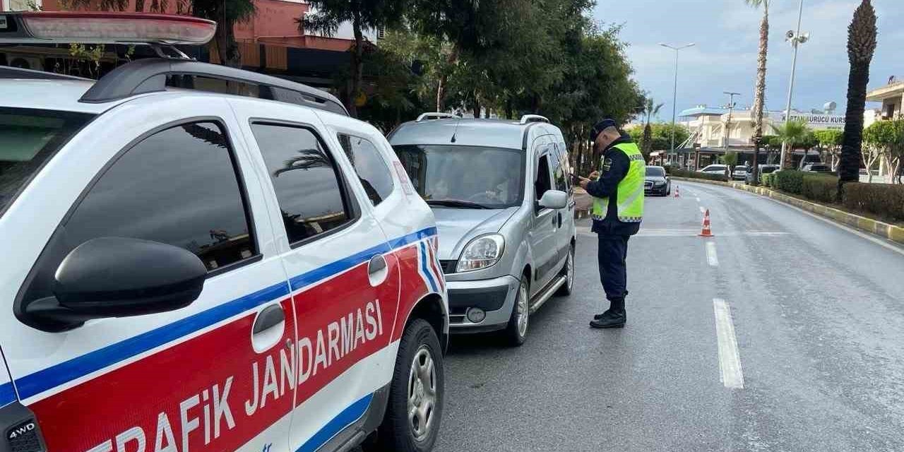 Alanya'da trafik uygulaması! 6 araç trafikten men edildi