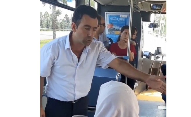 Halk otobüsünde yaşlı teyzeyle şoförün engelli rampası tartışması