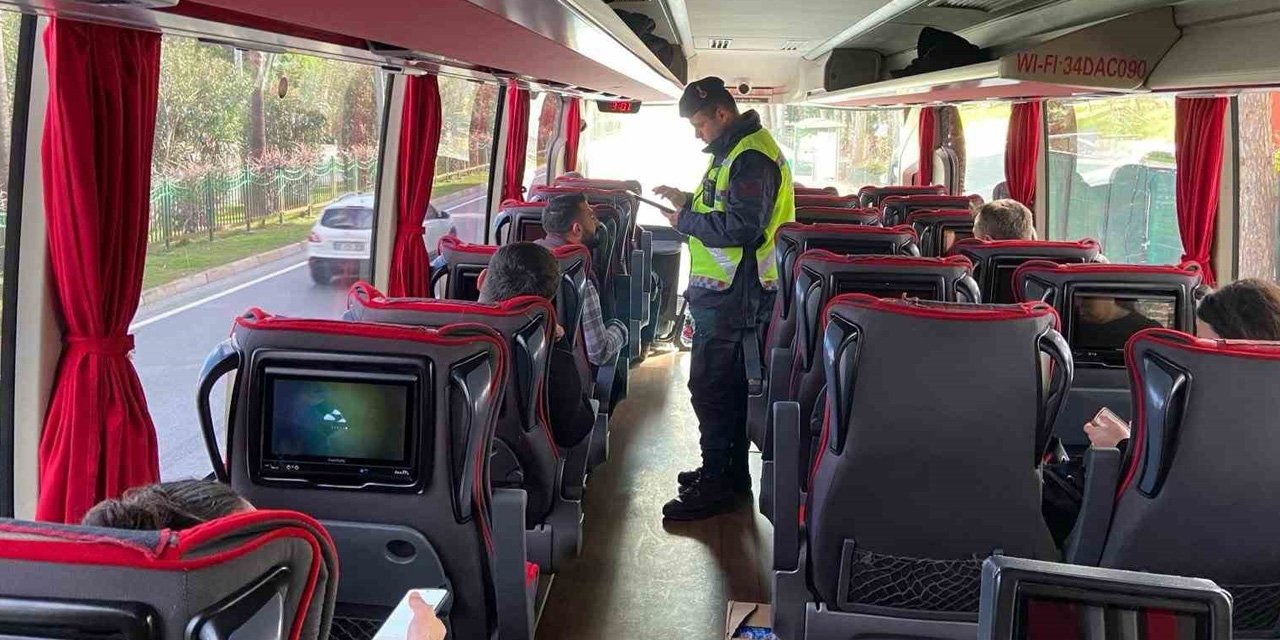 Alanya'da şehirlerarası otobüs denetimi! Biletsiz yolcu taşıyanlara ceza uygulandı