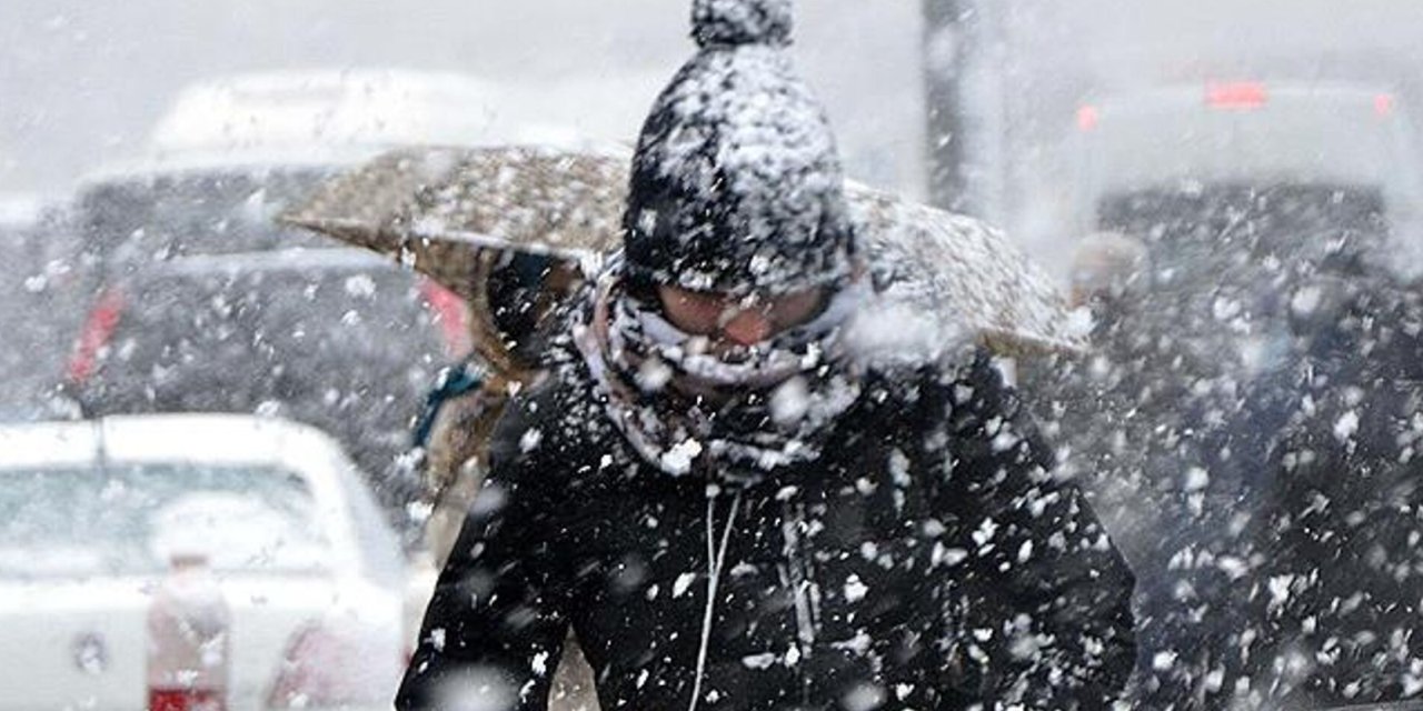 İstanbul'da Kar Yağışı Bekleniyor, Saat Verildi! Meteorolojiden Önemli Uyarılar