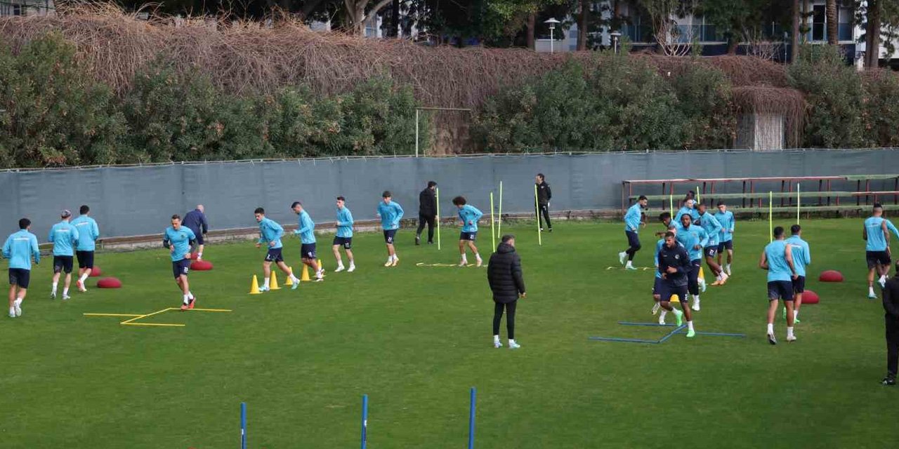 Alanyaspor, Karagümrük maçı için saha hazırlıklarına başladı!