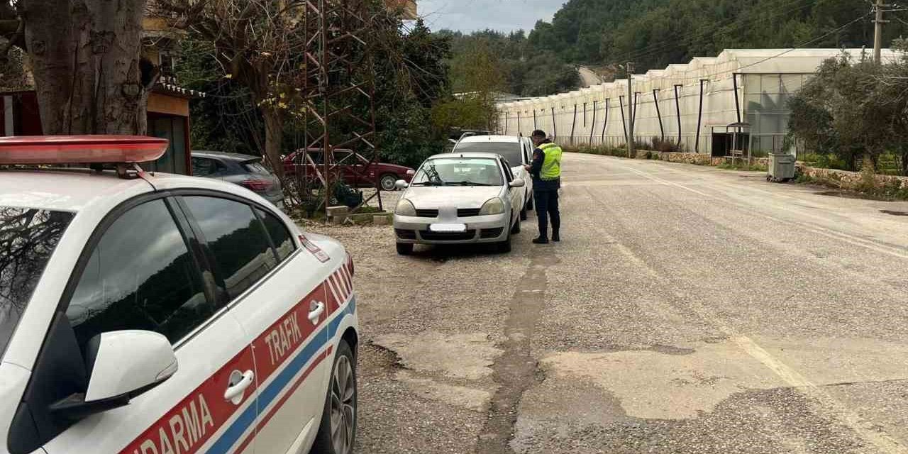 Alanya'da trafik denetimi! 111 araca cezai işlem uygulandı