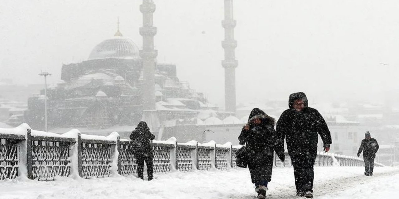 İstanbul'a Mart Ayında Kar Sürprizi: Lapa Lapa Yağış Bekleniyor